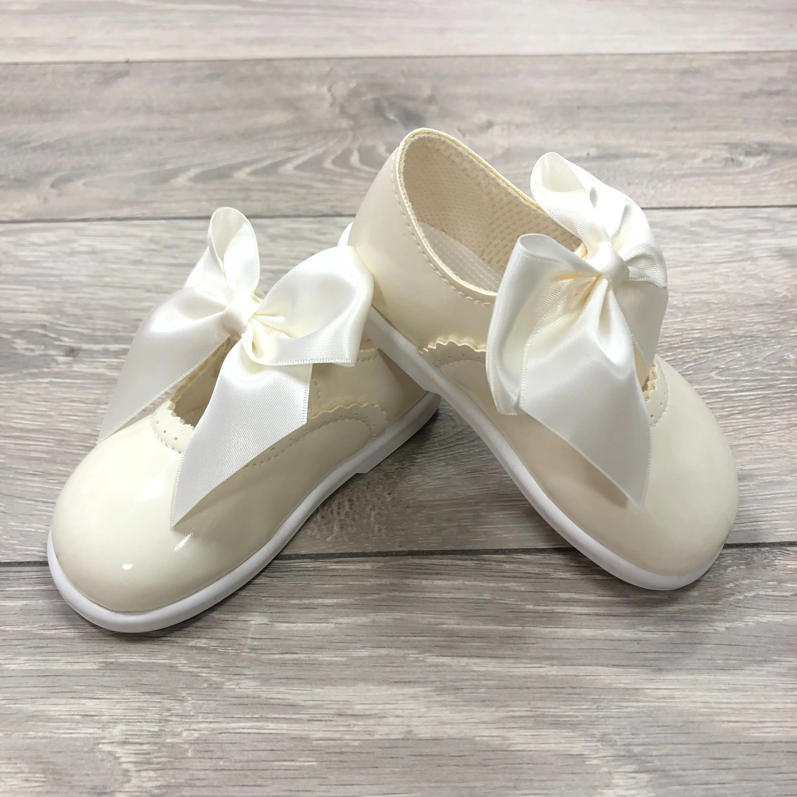 “Amelia” Hard Sole Bow Shoes