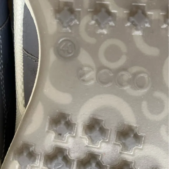 ECCO Women's Biom Hybrid Golf Shoe Silver Gray Spikeless 9 9.5