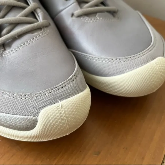 ECCO Women's Biom Hybrid Golf Shoe Silver Gray Spikeless 9 9.5