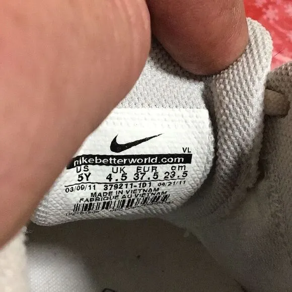 Nike golf shoes youth size 5