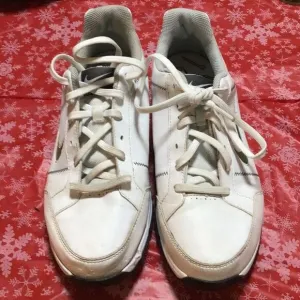 Nike golf shoes youth size 5