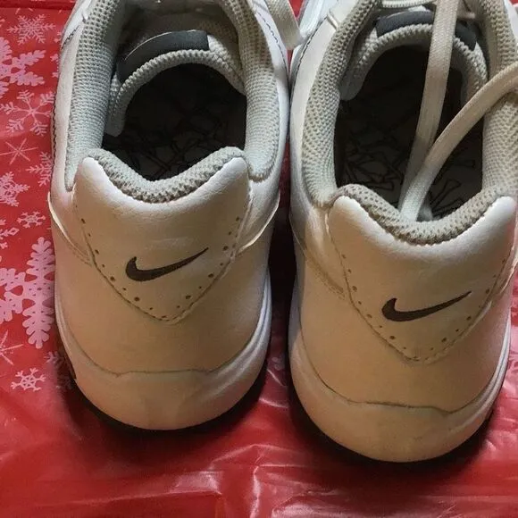 Nike golf shoes youth size 5
