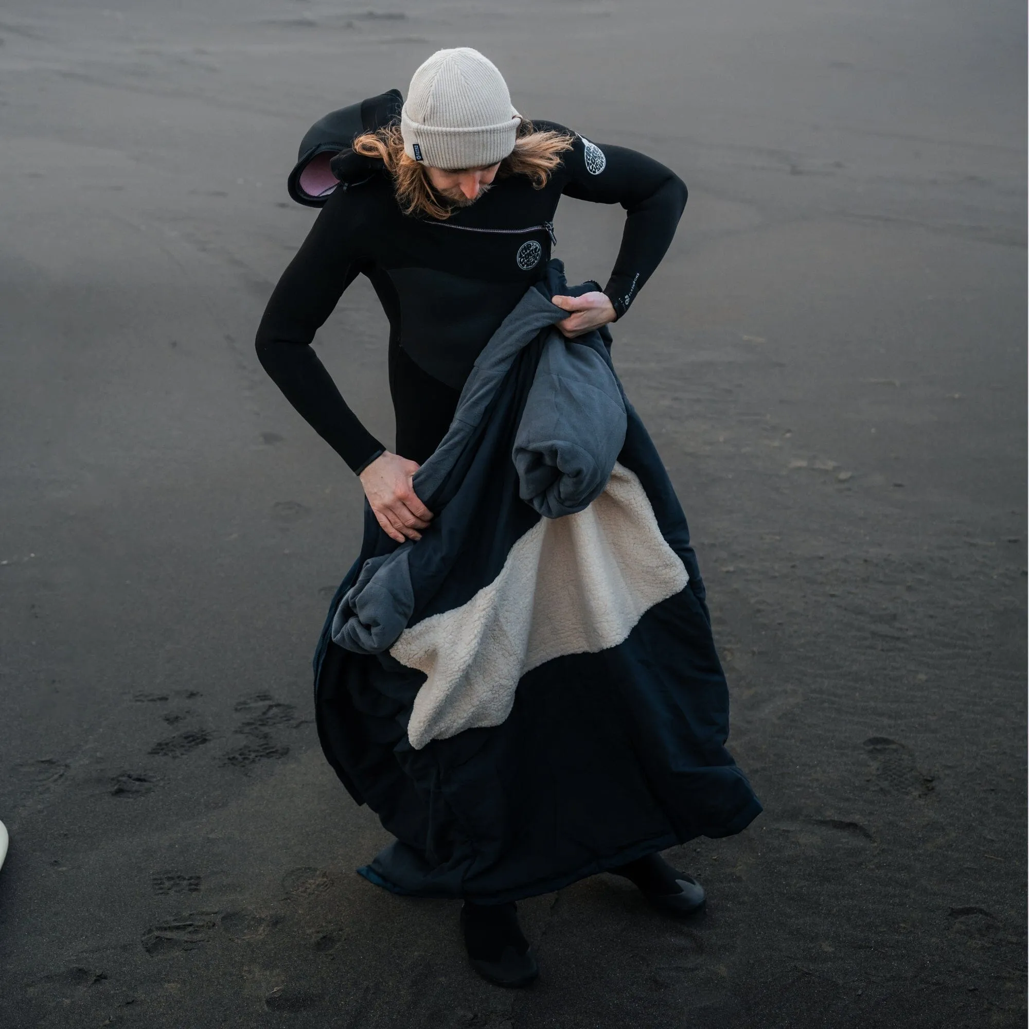 VOITED 2nd Edition Outdoor Changing Robe & Drycoat for Surfing, Camping, Vanlife & Wild Swimming  - Ocean Navy