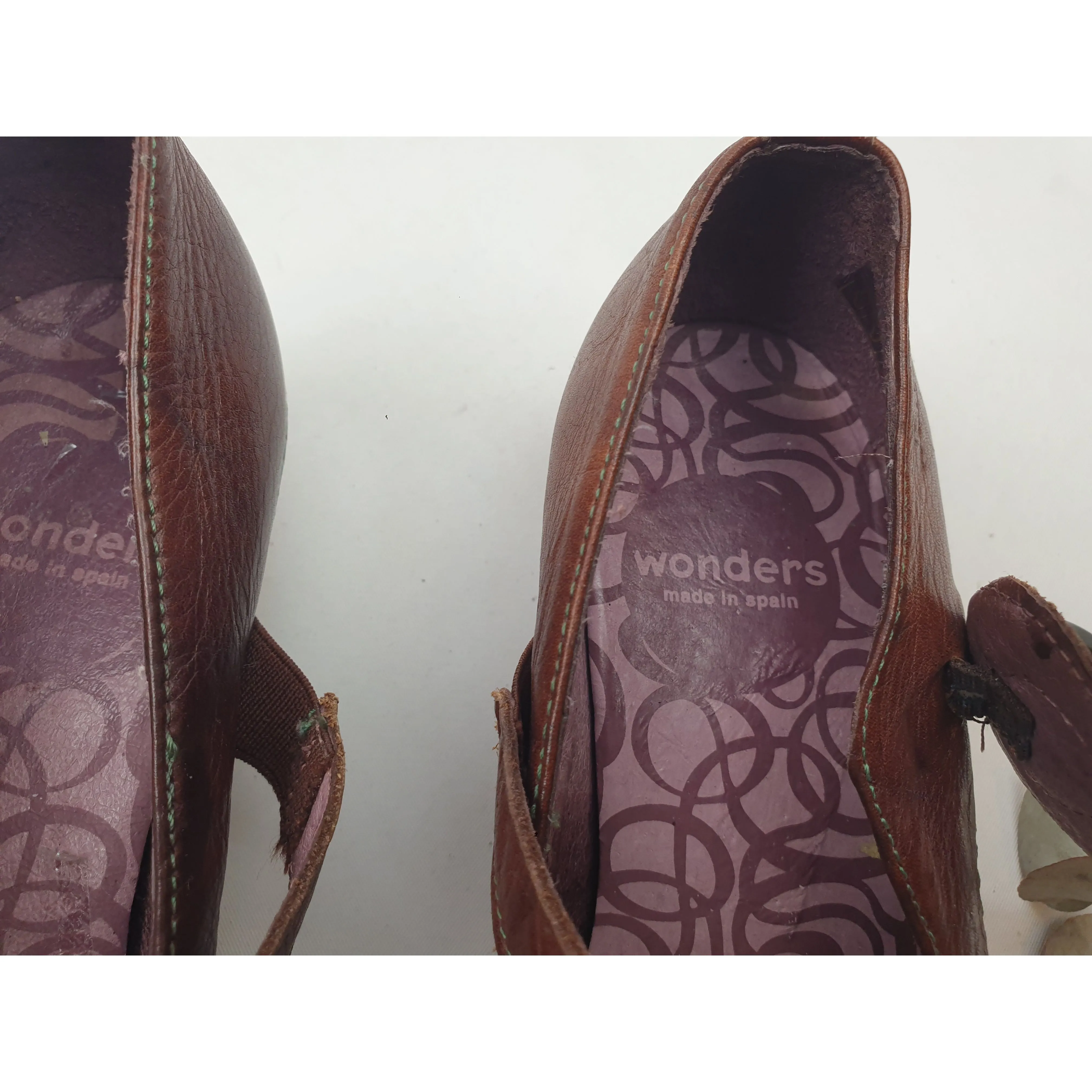 Wonders deep ruddy red leather tee-bar style shoes size 37